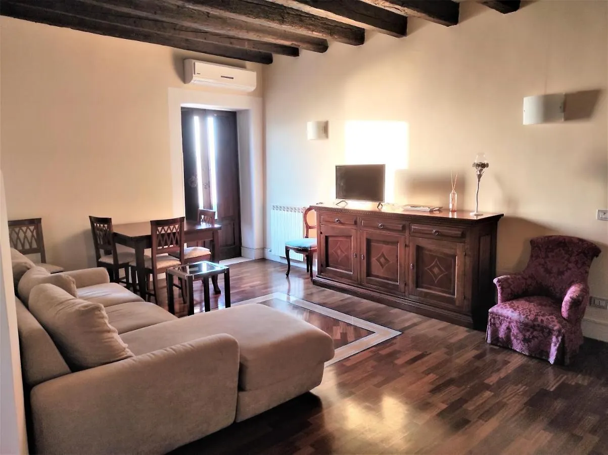 Flora'S House - Ortigia Holidays سيراكوزا